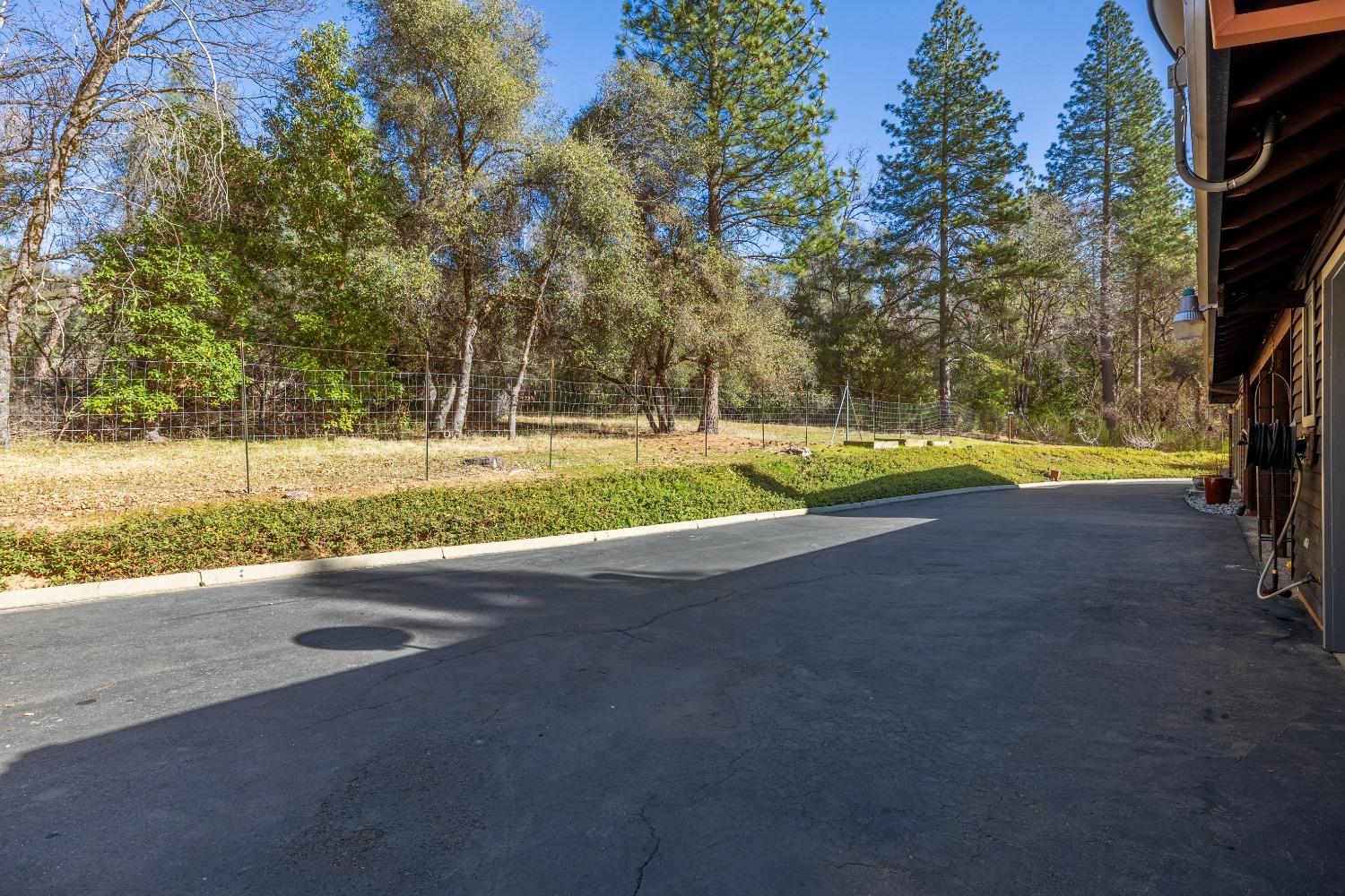 2689 Ivy Knoll Drive