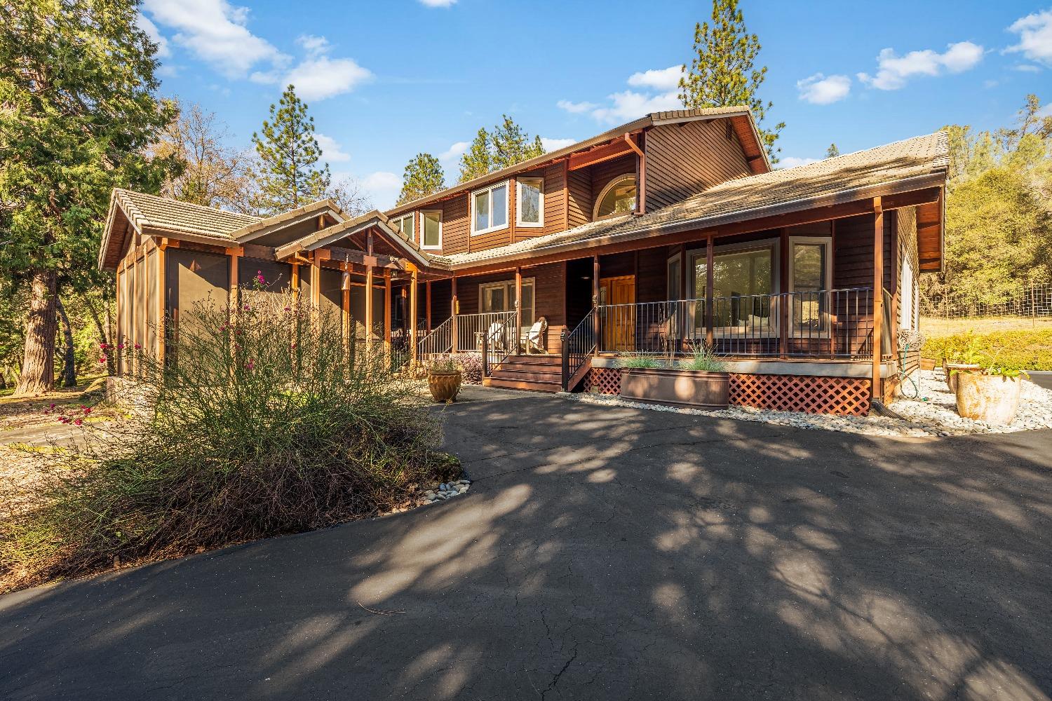 2689 Ivy Knoll Drive