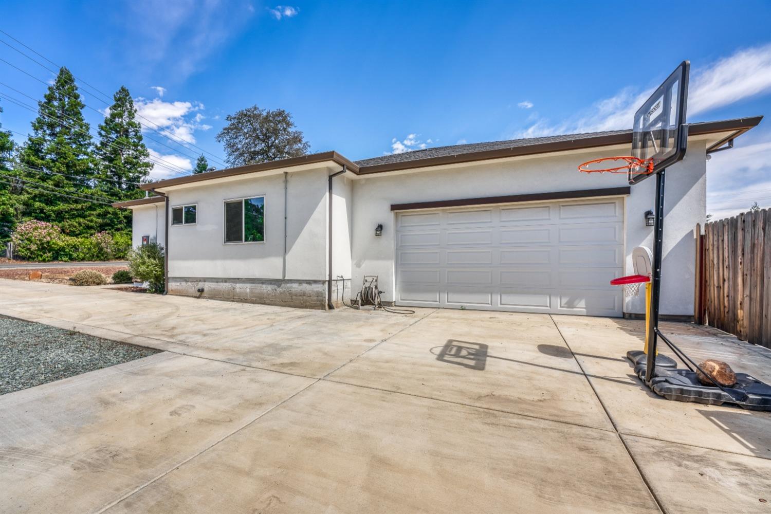 3262 Country Club Drive