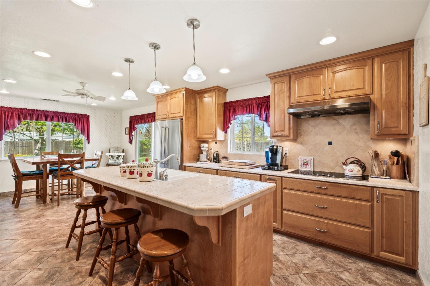 3529 Ridgewood Way