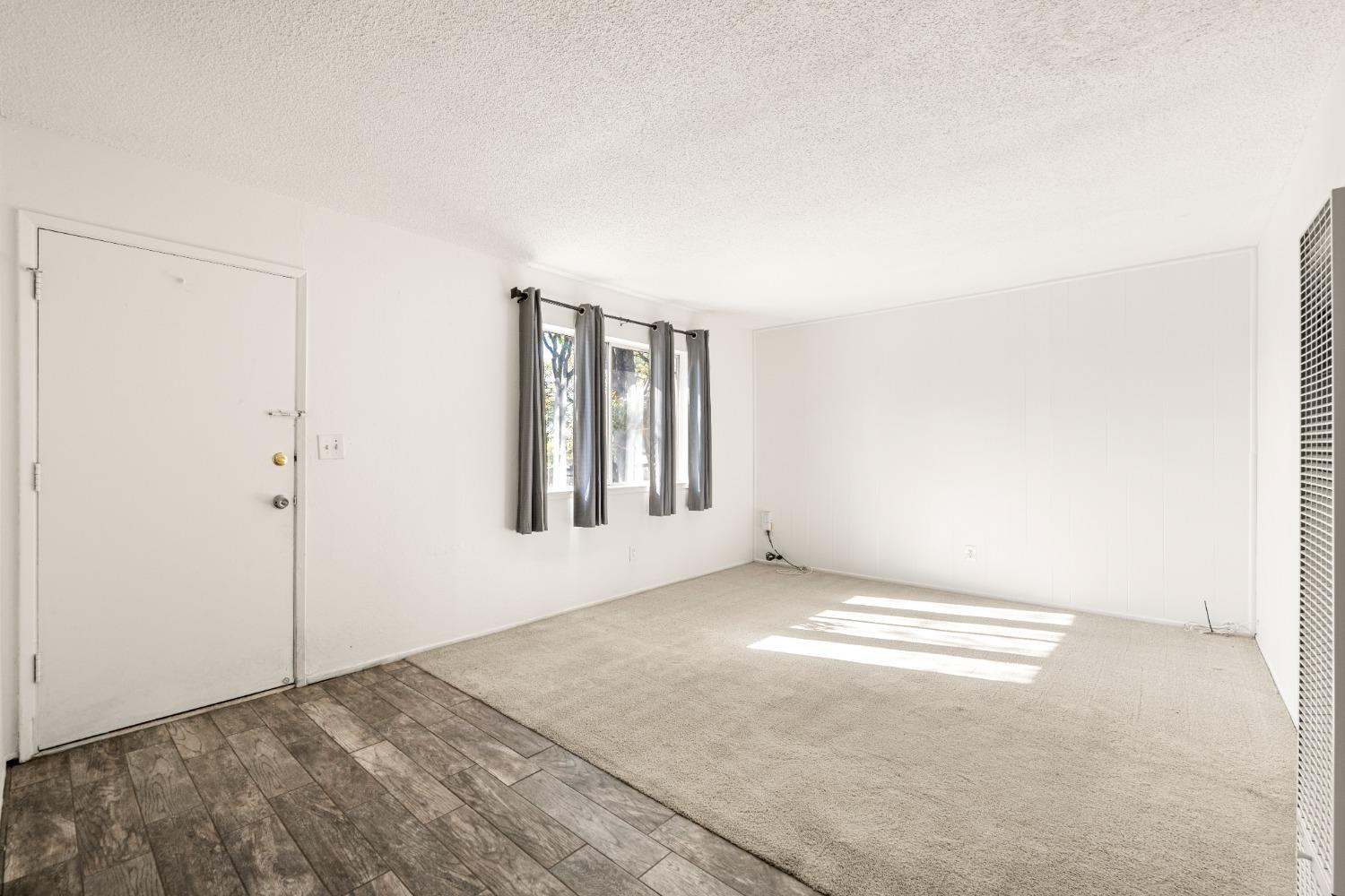 852 Live Oak Way
