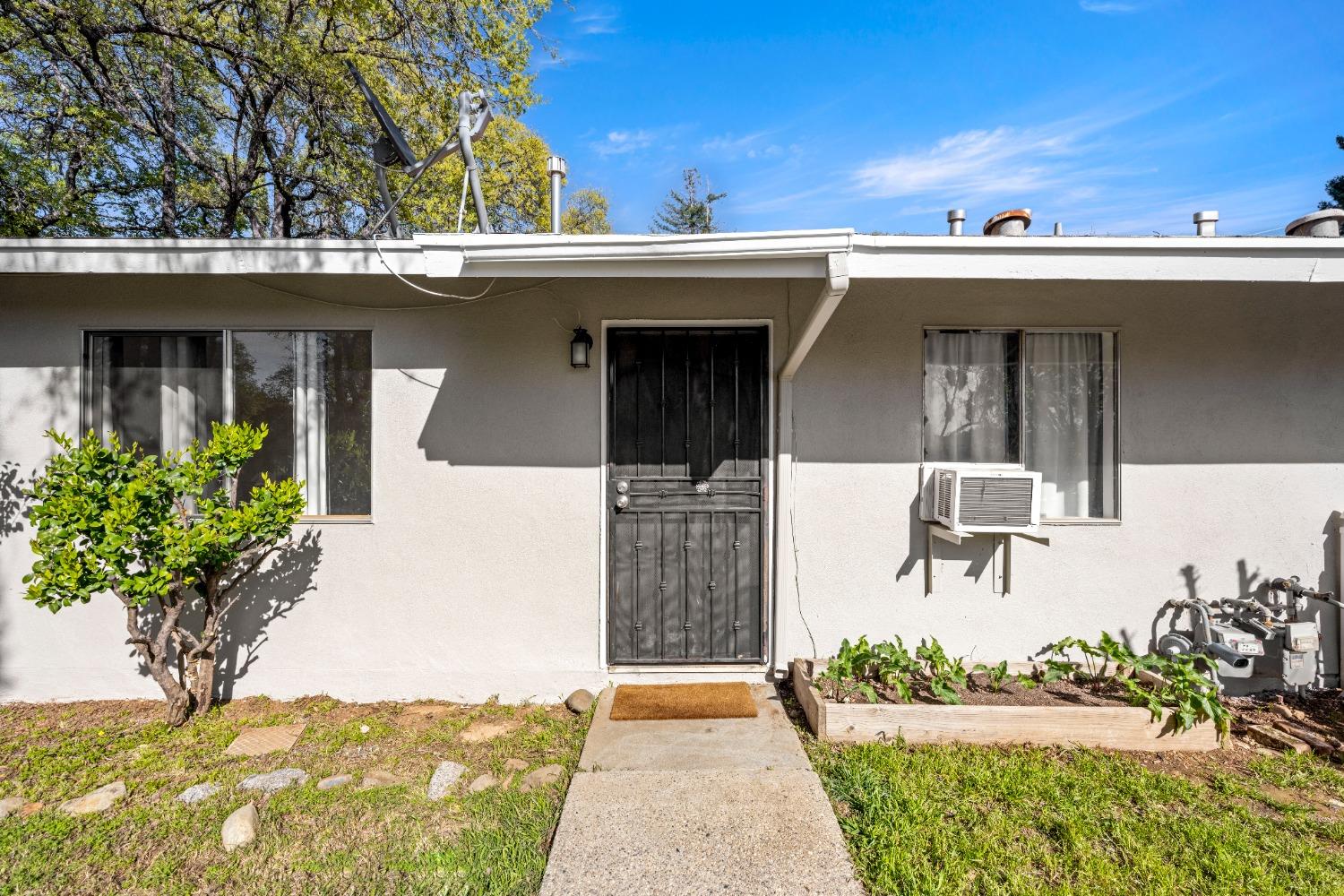852 Live Oak Way