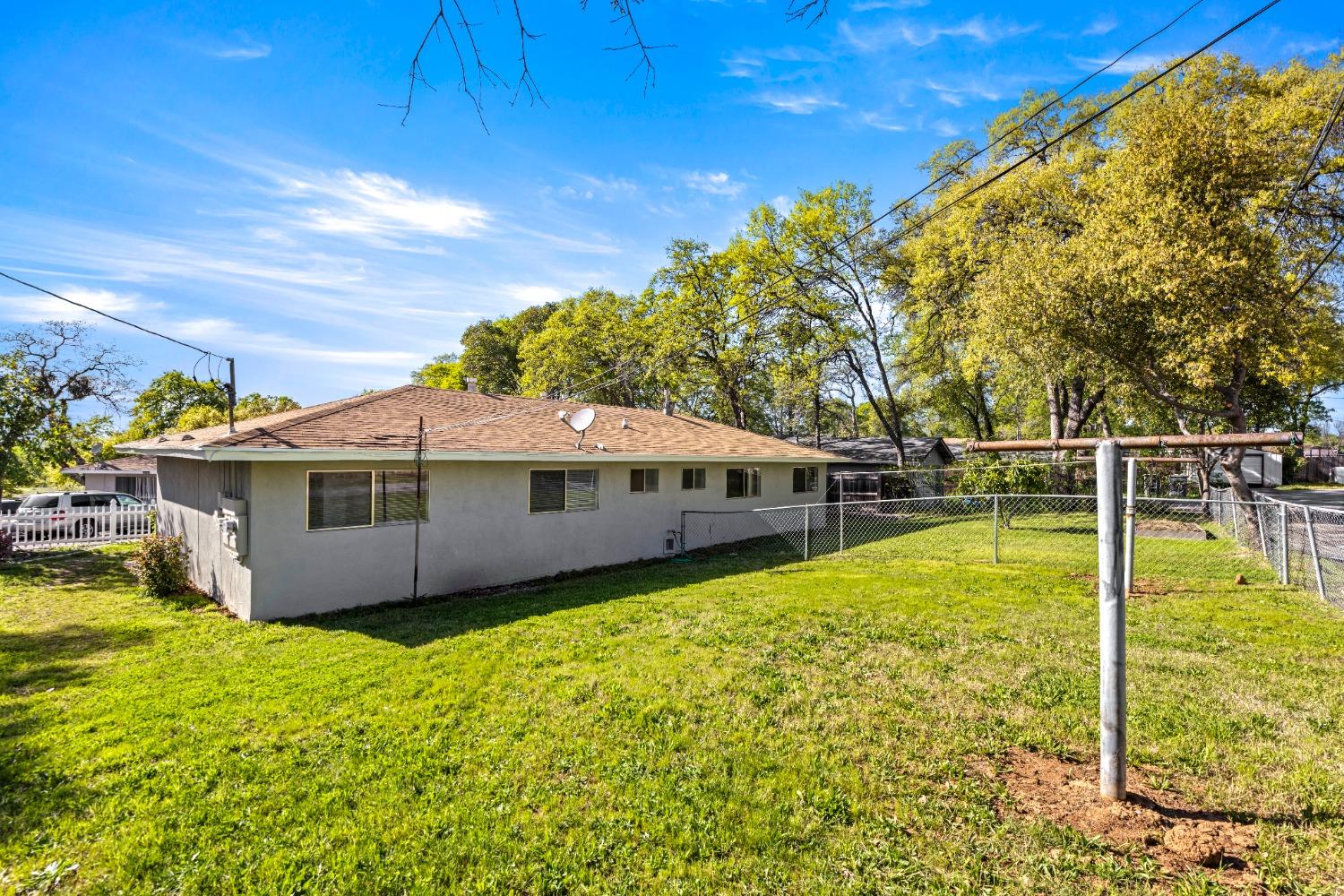 852 Live Oak Way