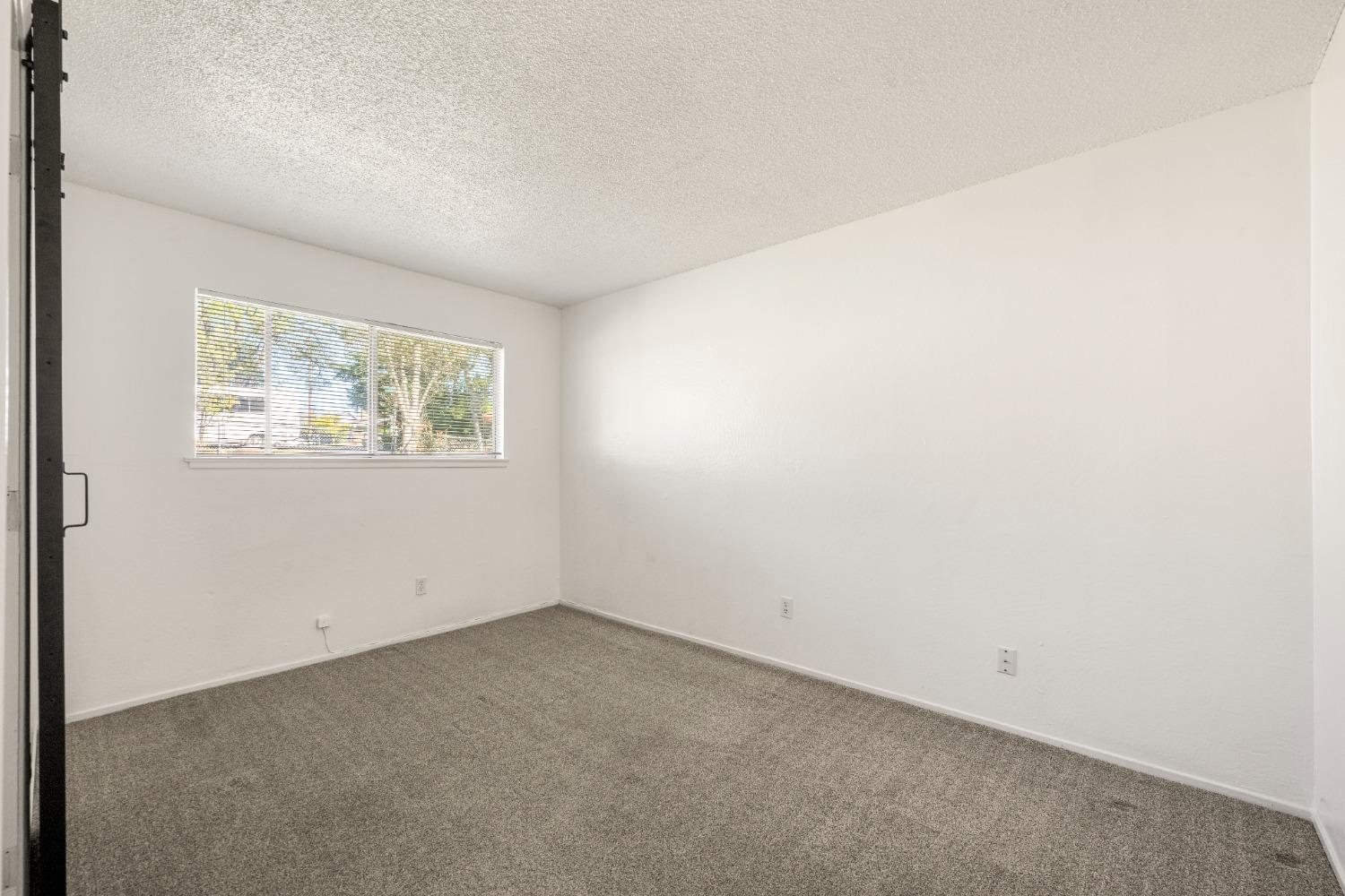 852 Live Oak Way