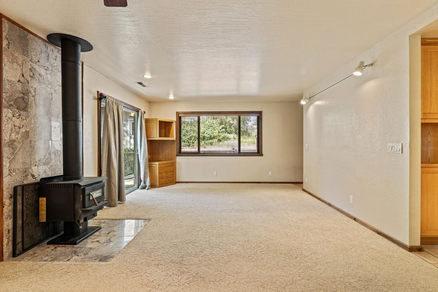 899 Holly Way