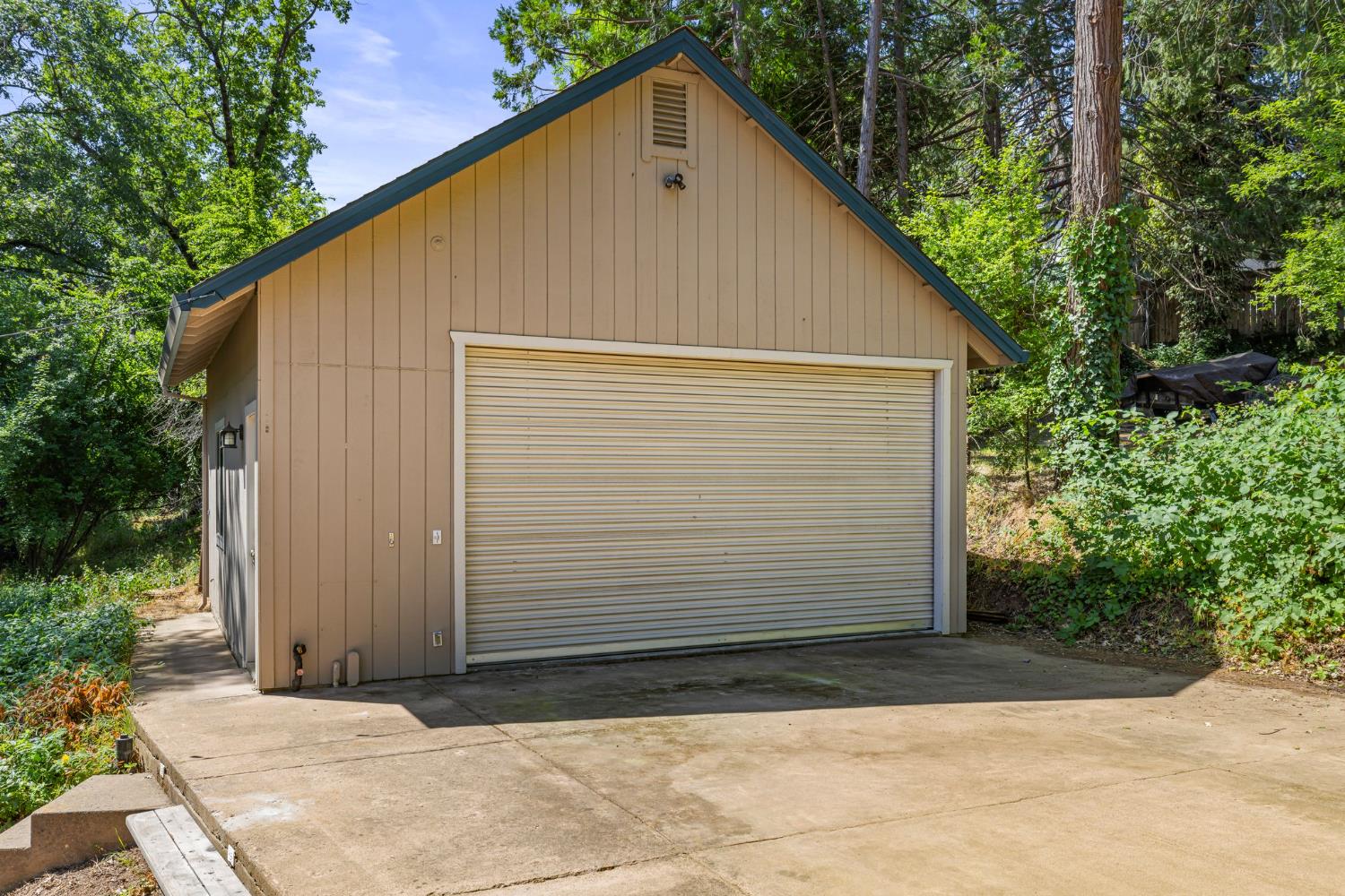 899 Holly Way