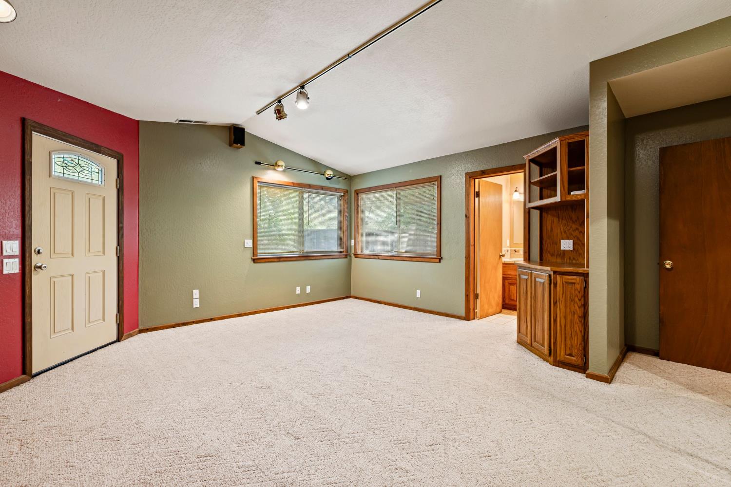 899 Holly Way