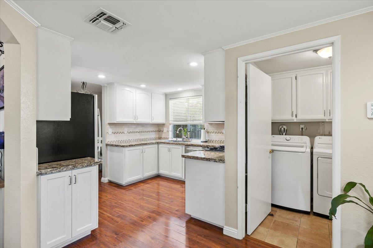 9043 Petite Sirah Way