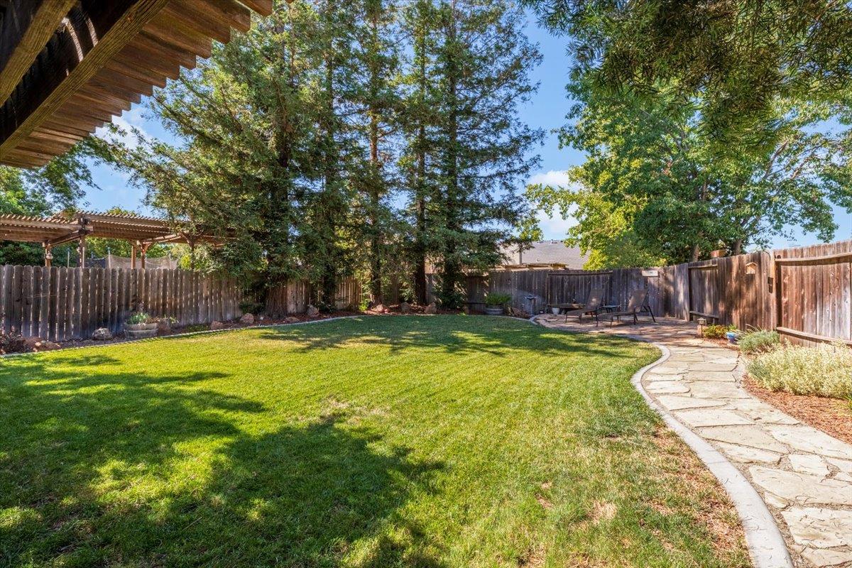 9043 Petite Sirah Way