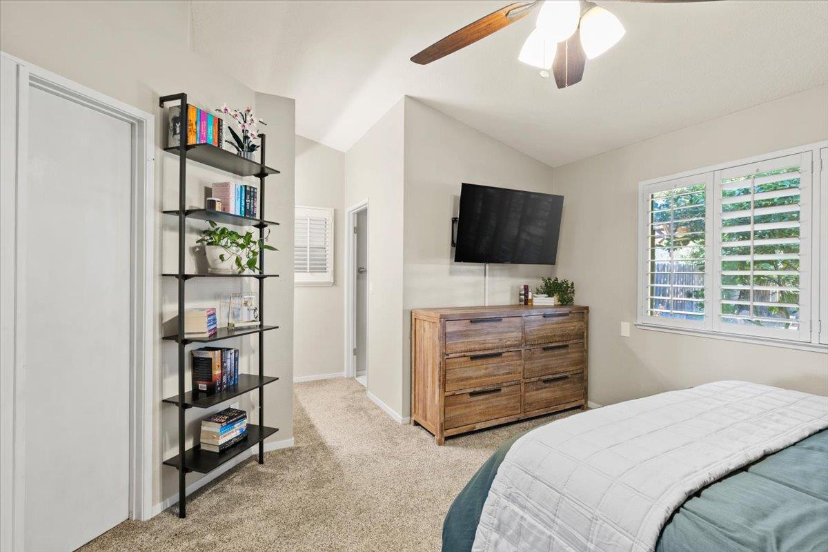 9043 Petite Sirah Way