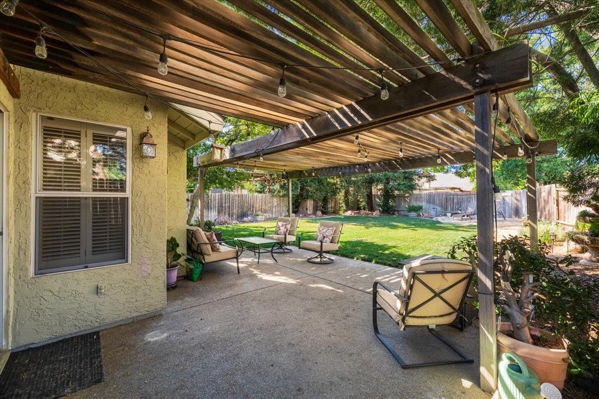 9043 Petite Sirah Way