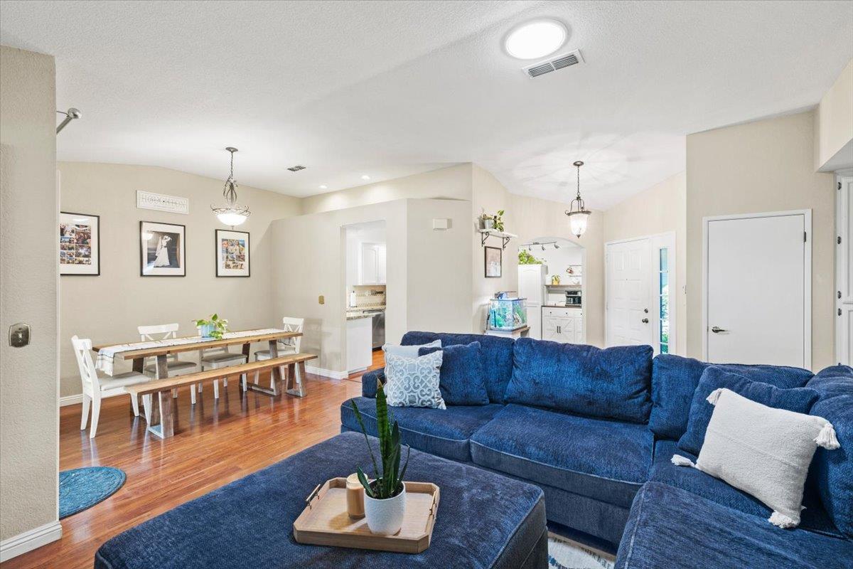 9043 Petite Sirah Way