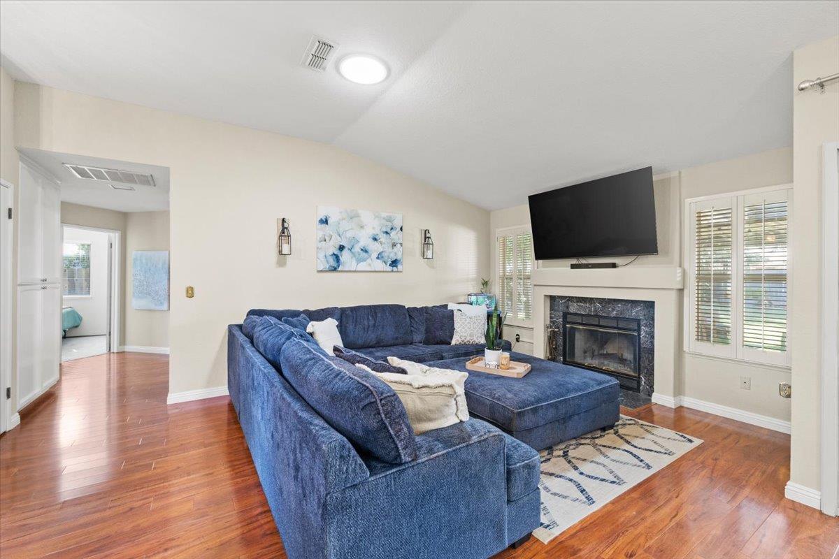 9043 Petite Sirah Way