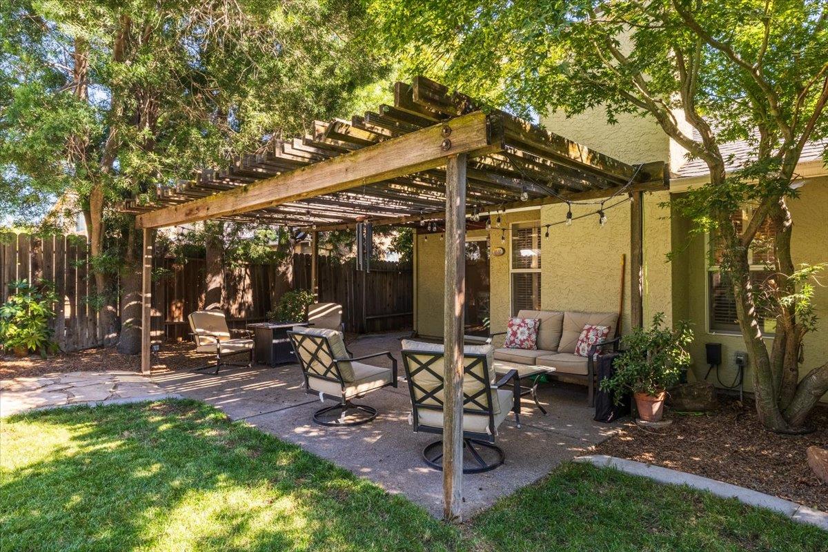 9043 Petite Sirah Way