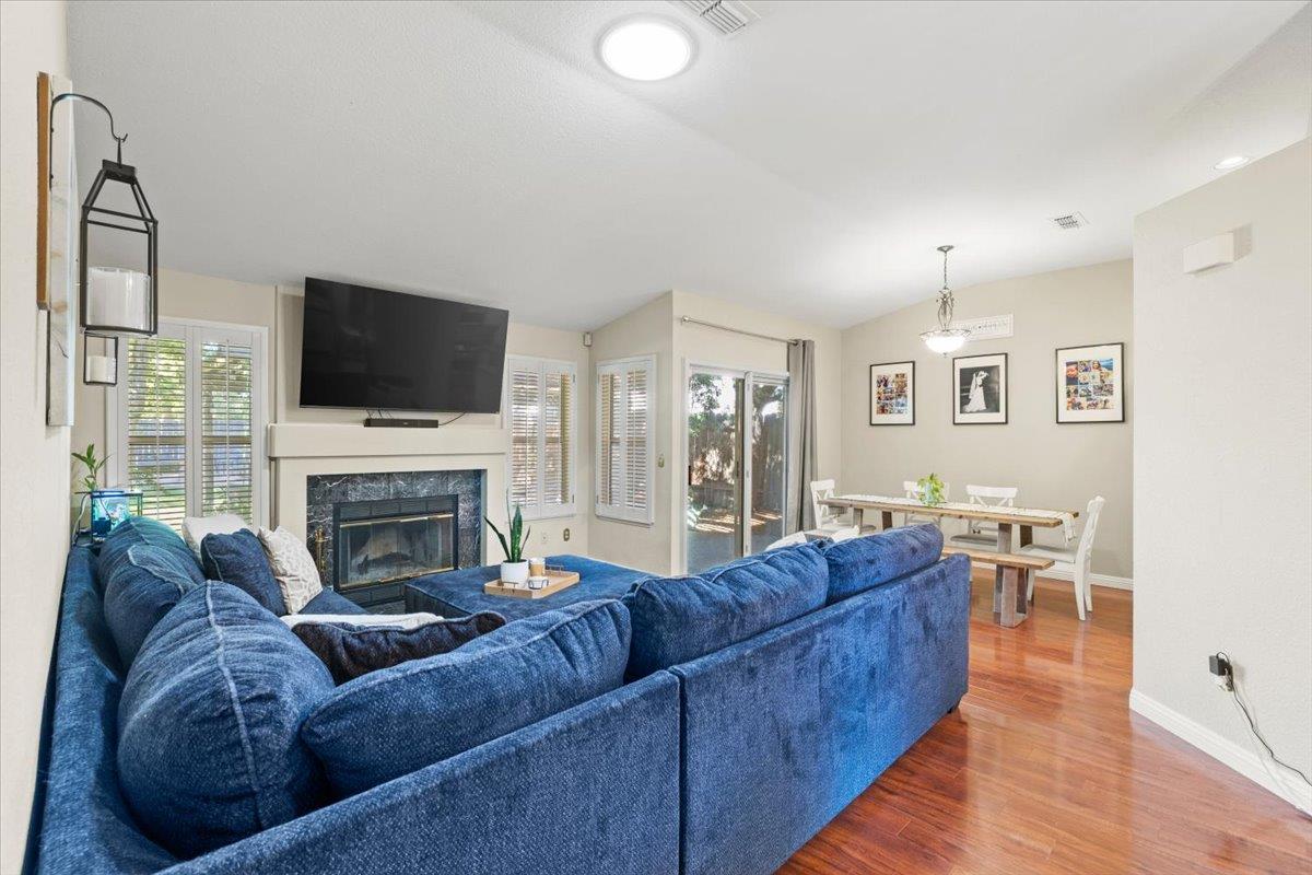 9043 Petite Sirah Way