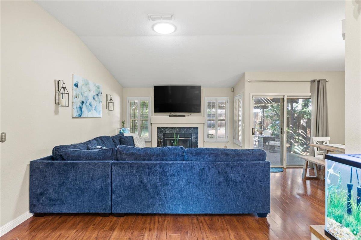 9043 Petite Sirah Way