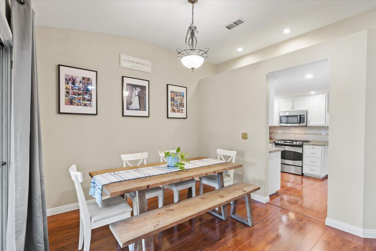 9043 Petite Sirah Way