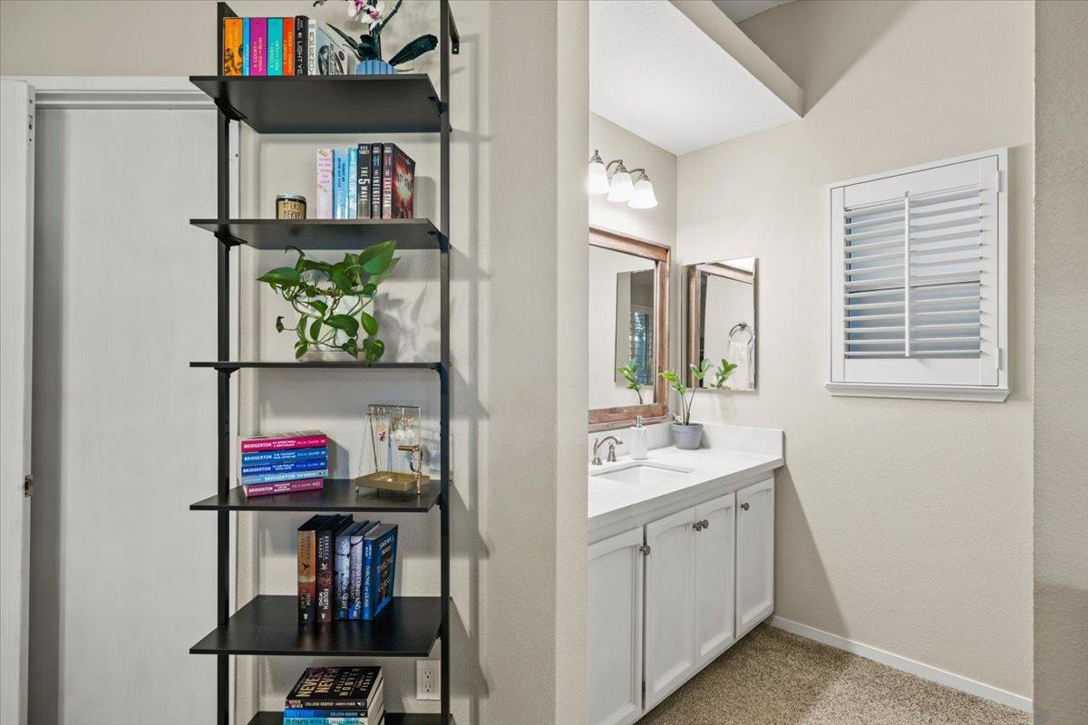 9043 Petite Sirah Way