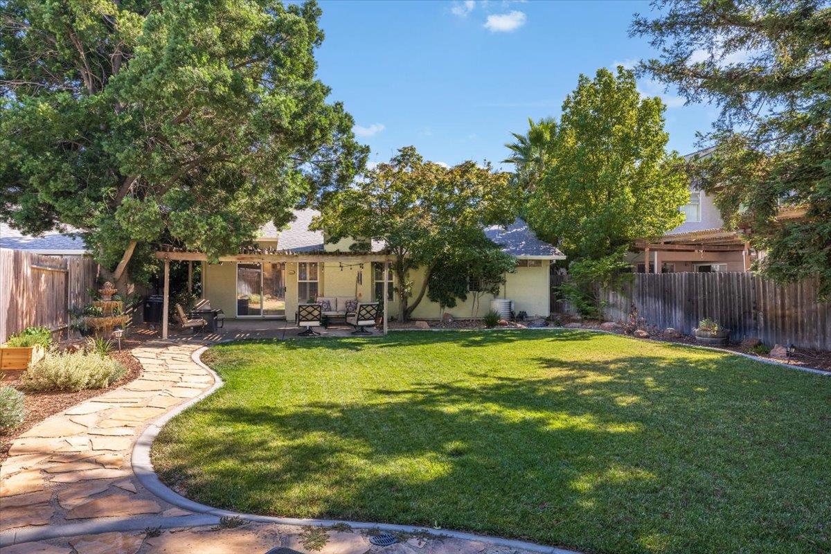 9043 Petite Sirah Way