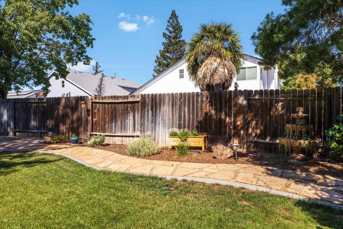 9043 Petite Sirah Way