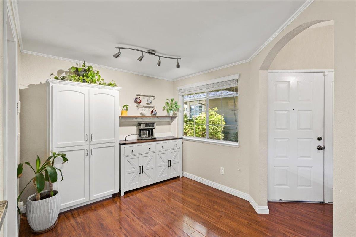 9043 Petite Sirah Way