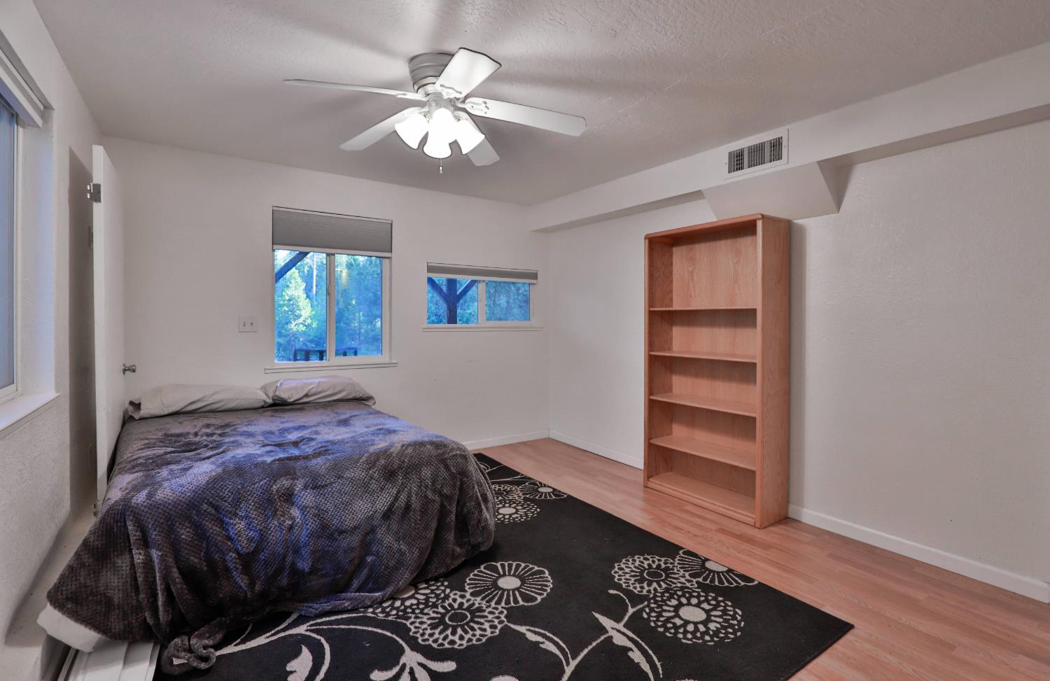 3044 Leaf Circle