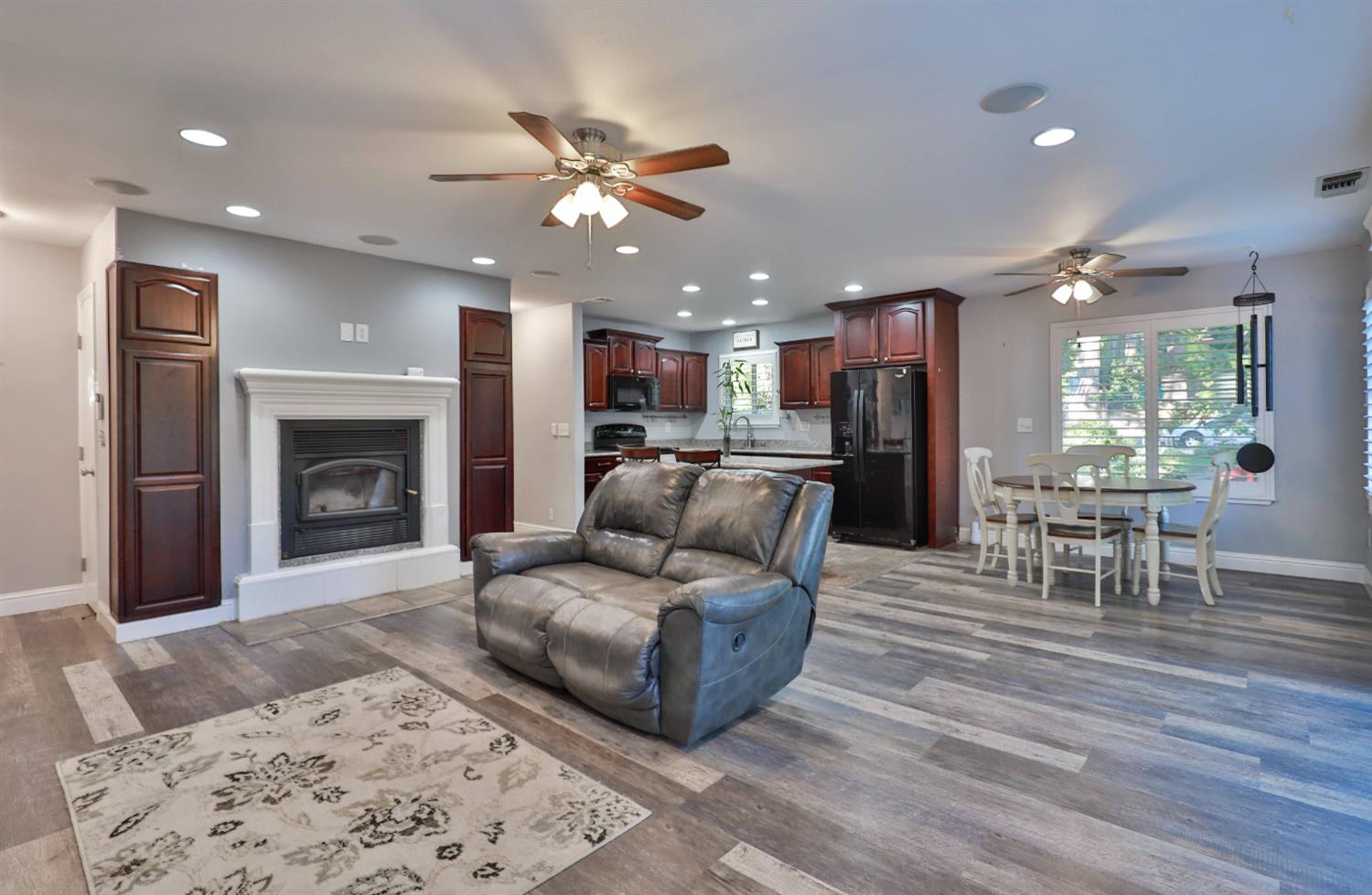 3044 Leaf Circle