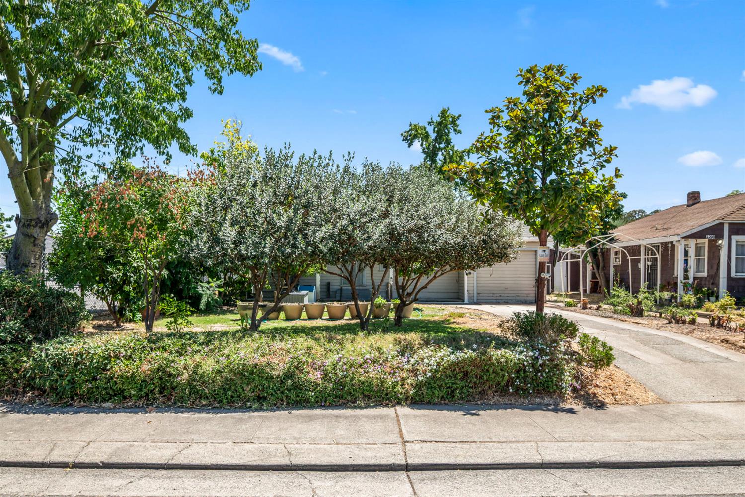 1204 El Monte Avenue