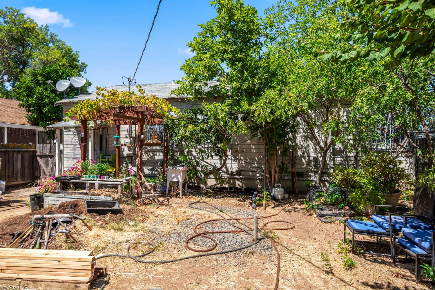 1204 El Monte Avenue