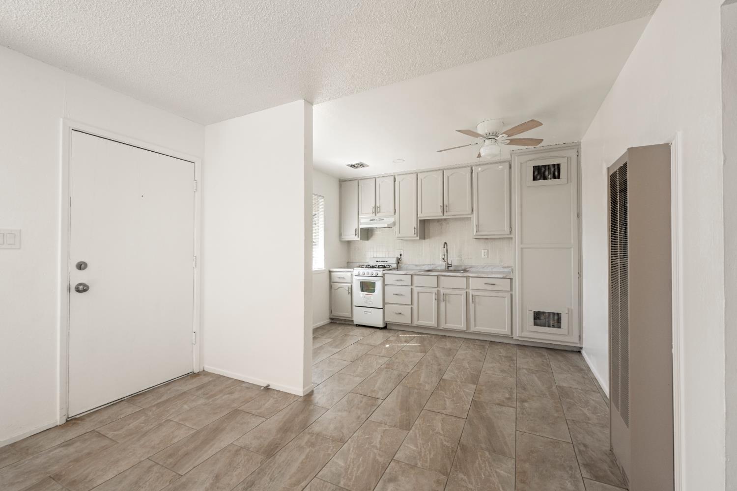852 Live Oak Way