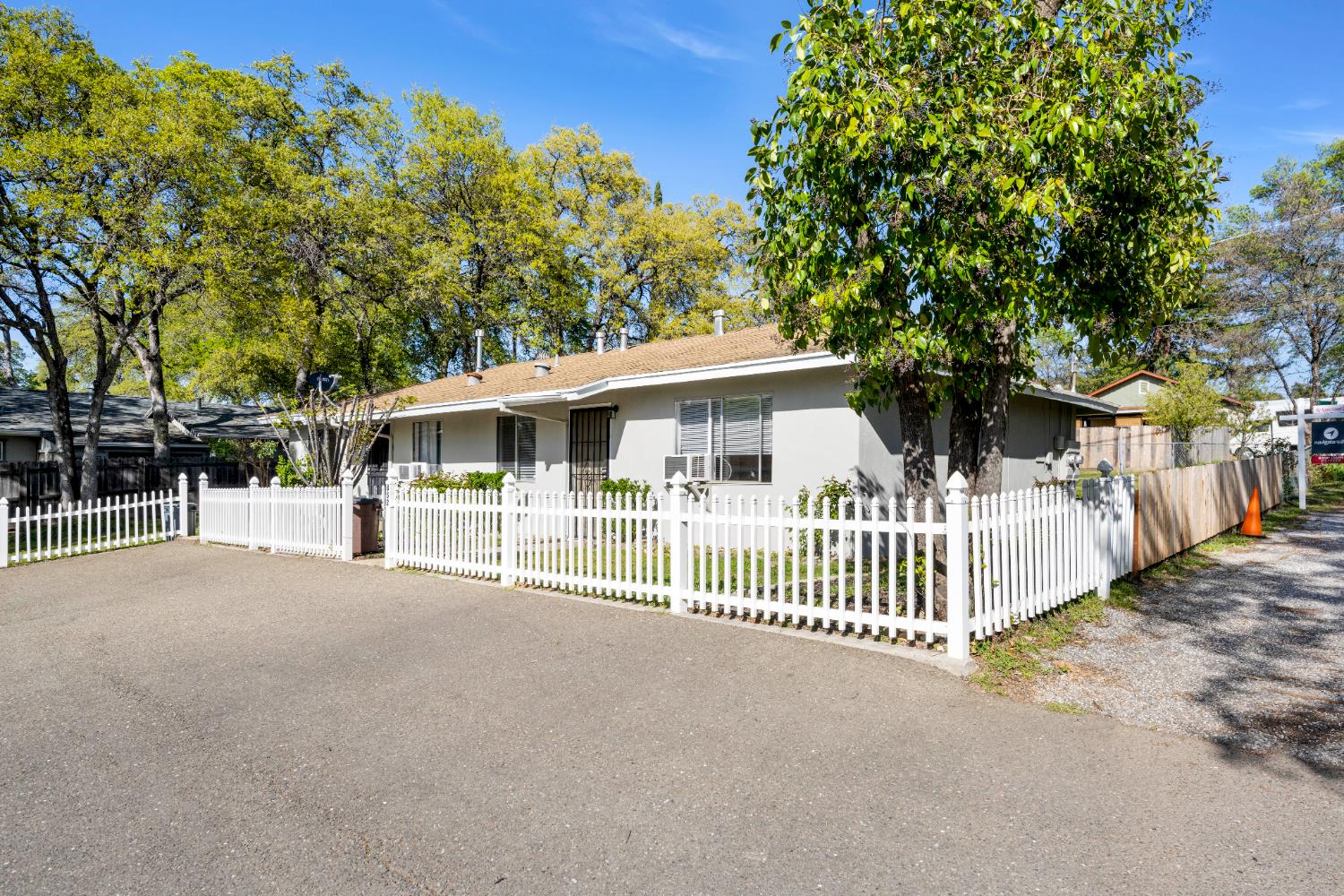 852 Live Oak Way