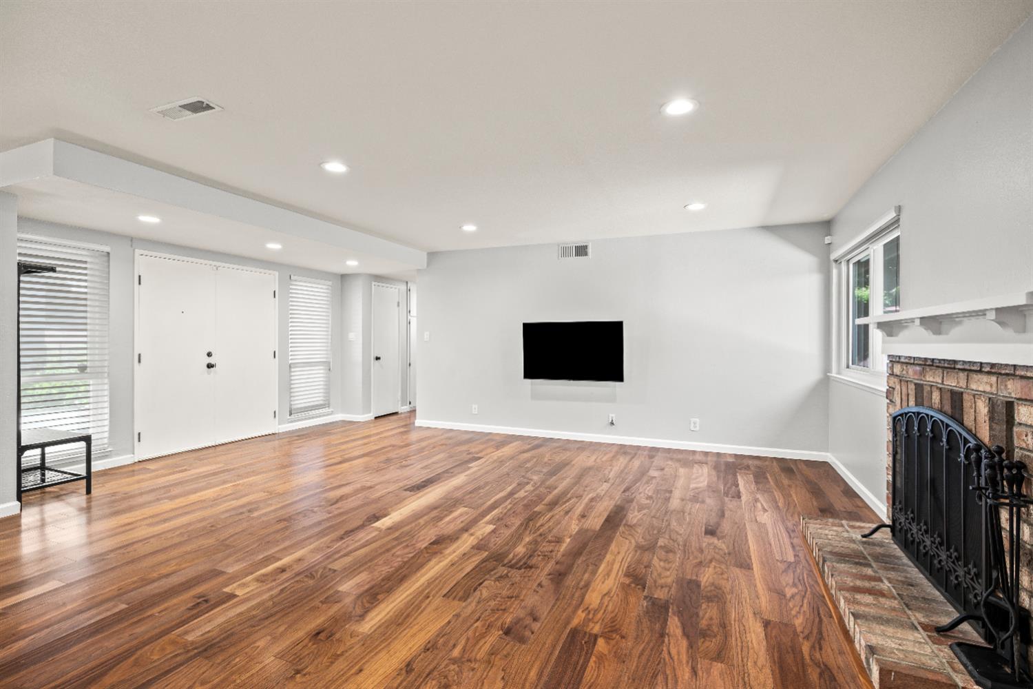 5021 Waterbury Way