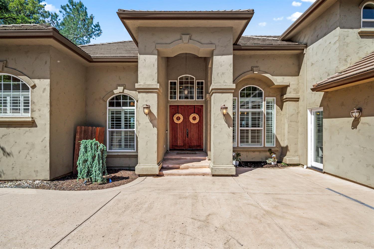6439 Caddie Court
