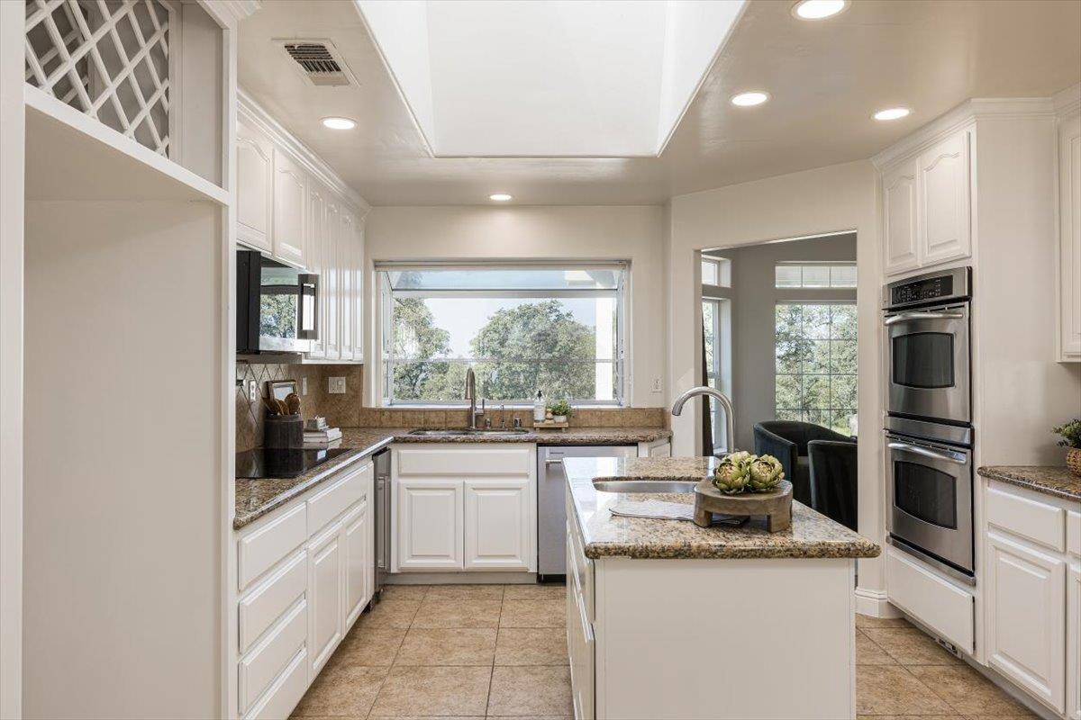 1200 W El Largo Drive