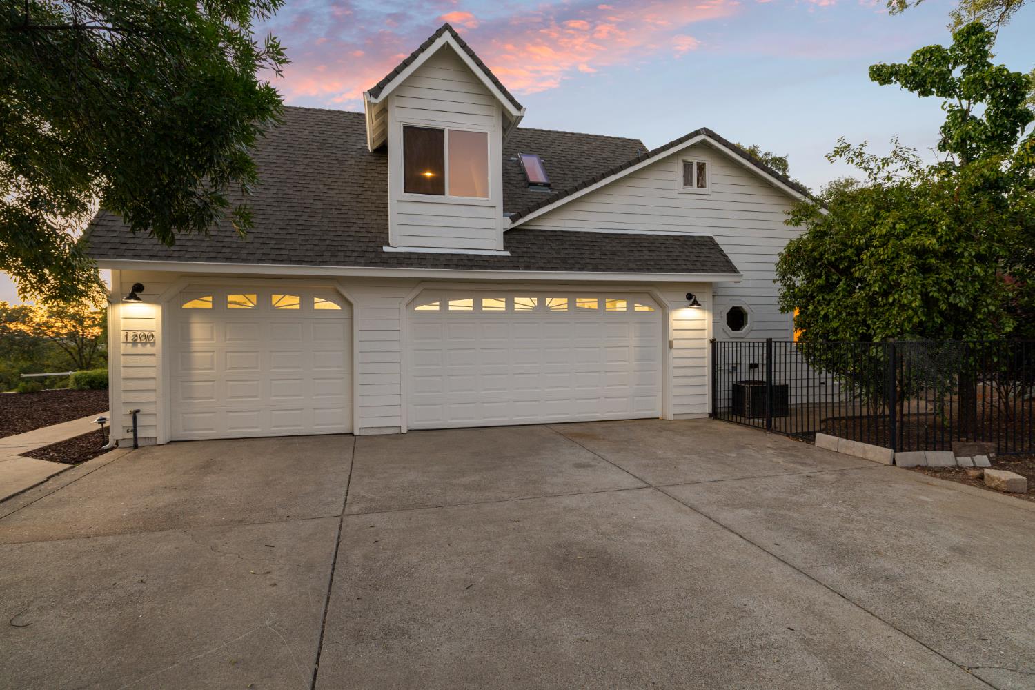 1200 W El Largo Drive