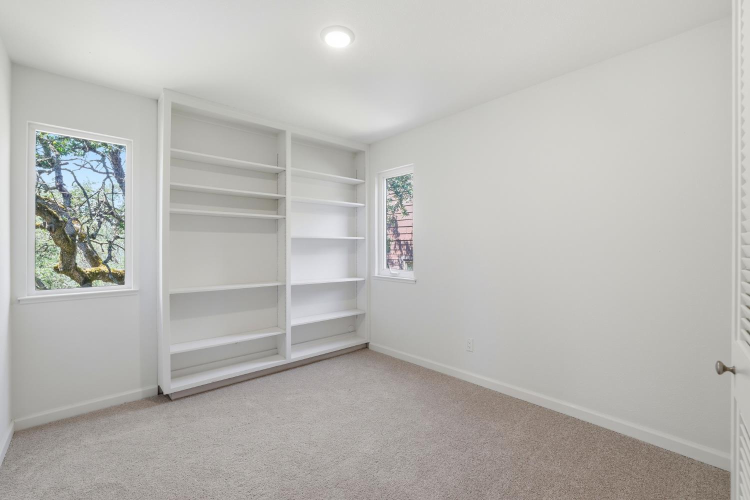 2873 King Edward Drive
