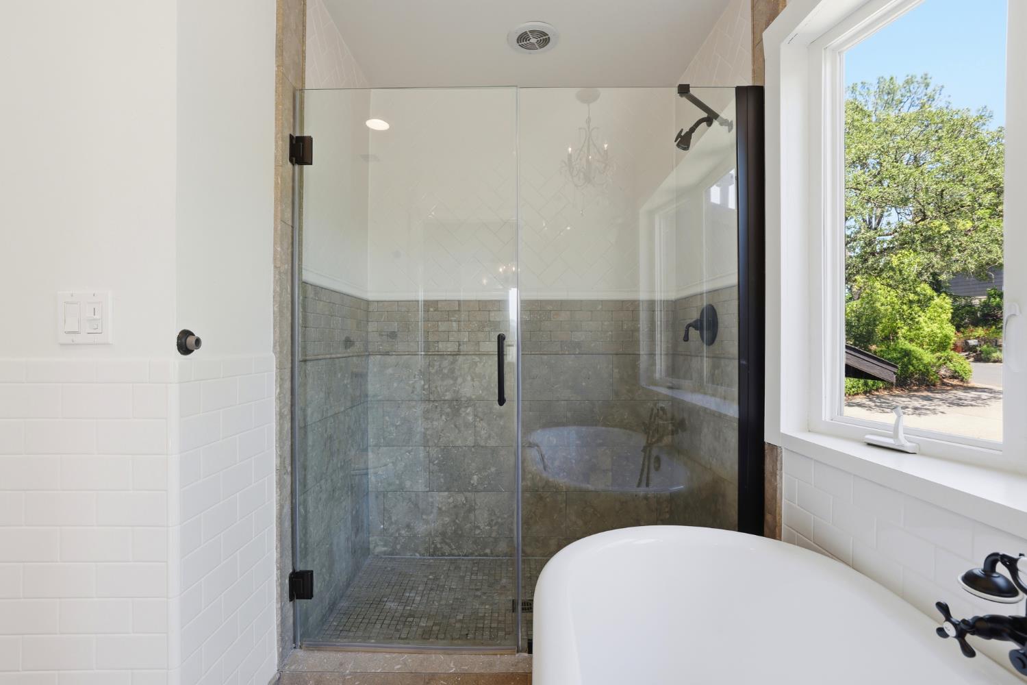 2873 King Edward Drive