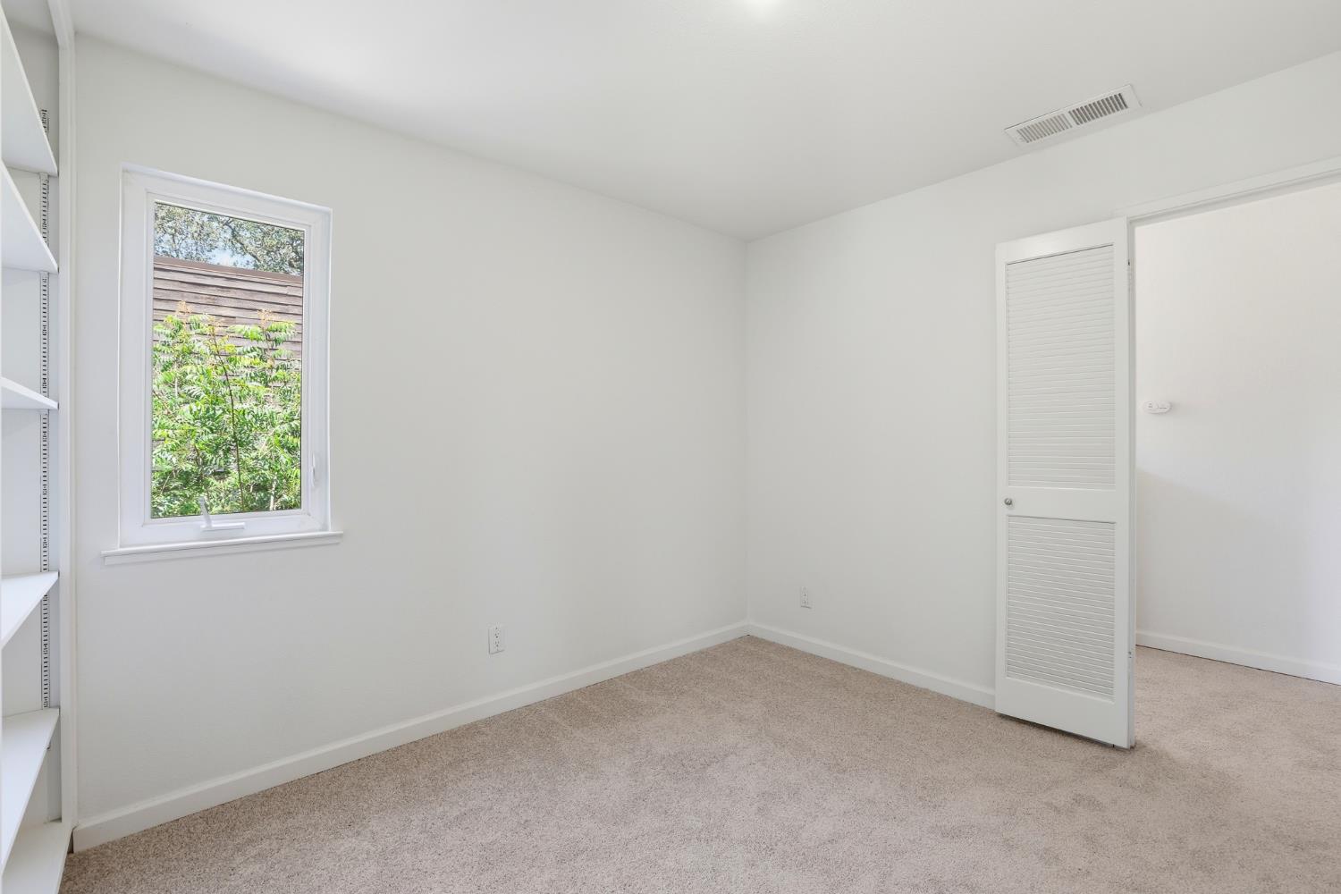 2873 King Edward Drive