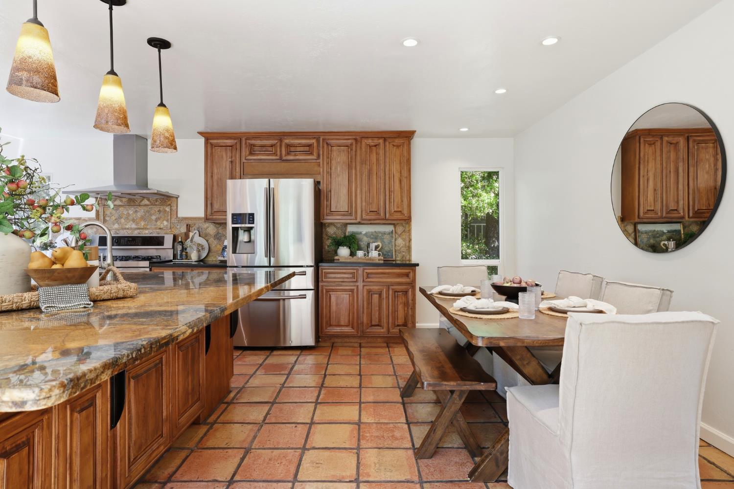 2873 King Edward Drive
