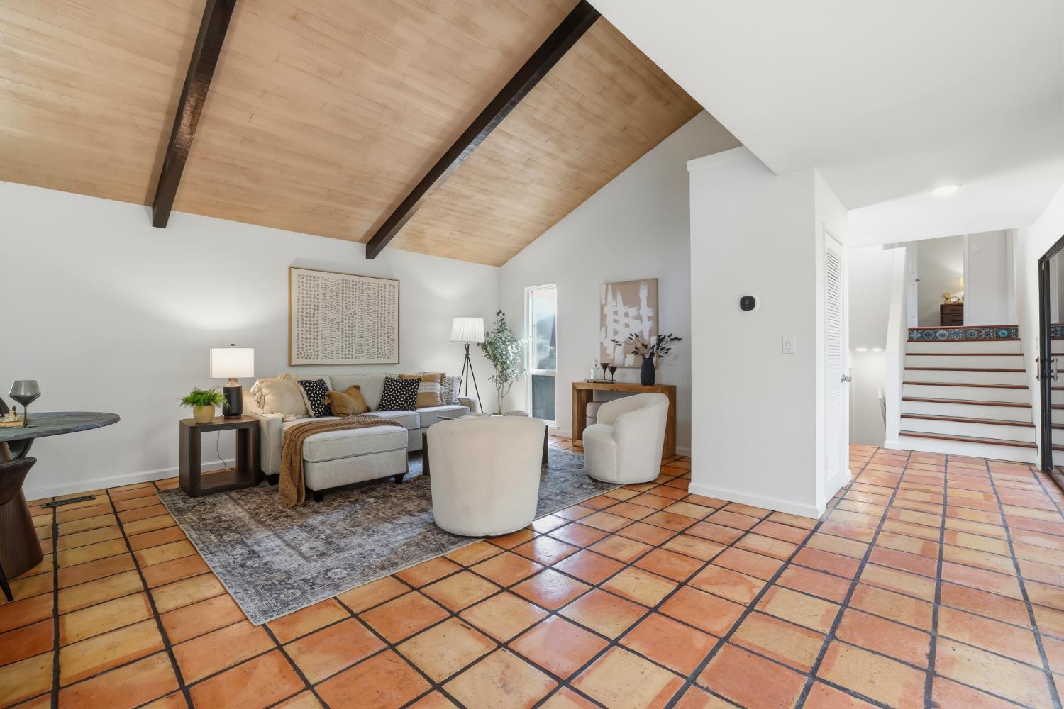 2873 King Edward Drive