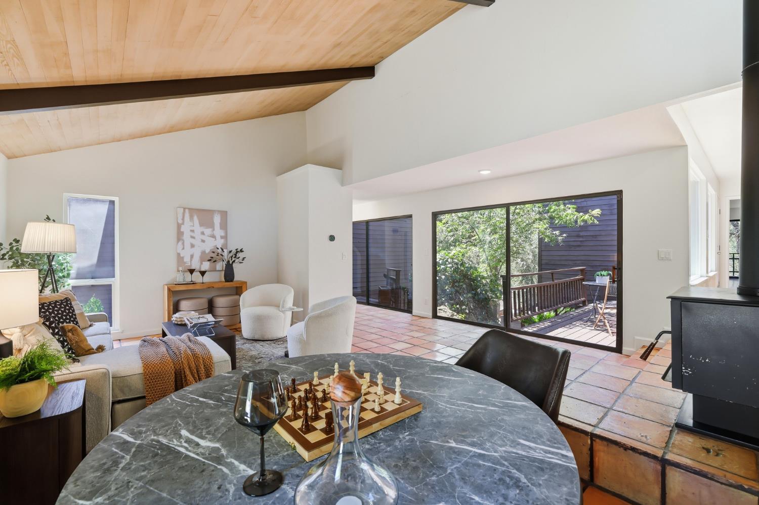 2873 King Edward Drive