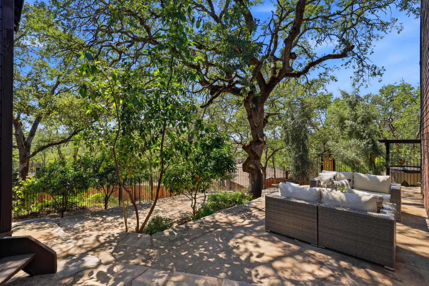 2873 King Edward Drive