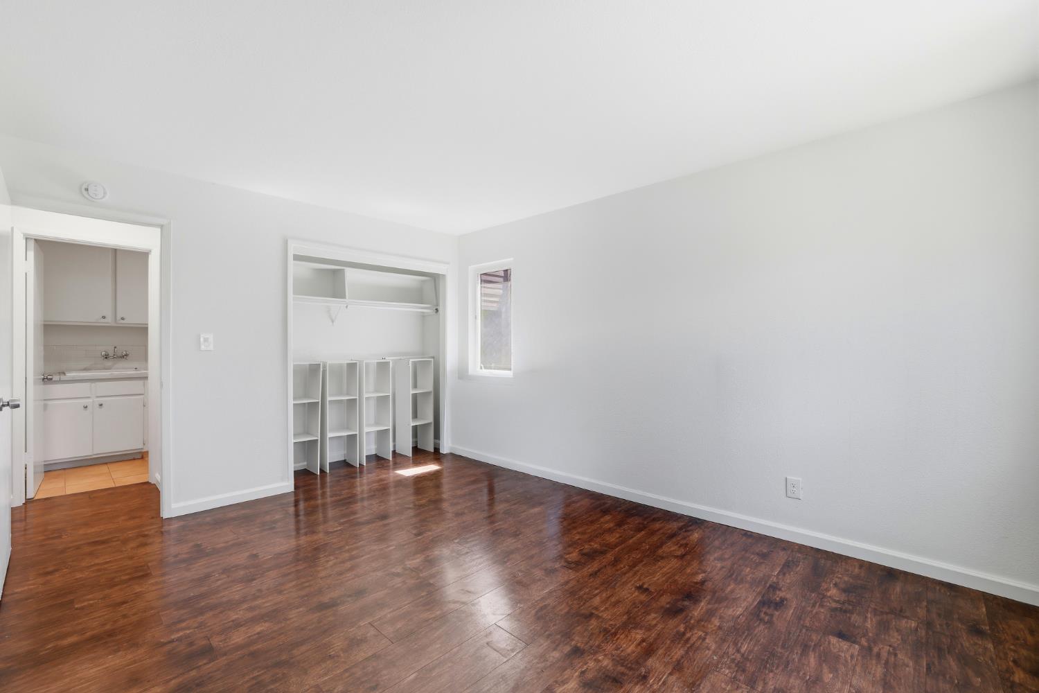 2873 King Edward Drive