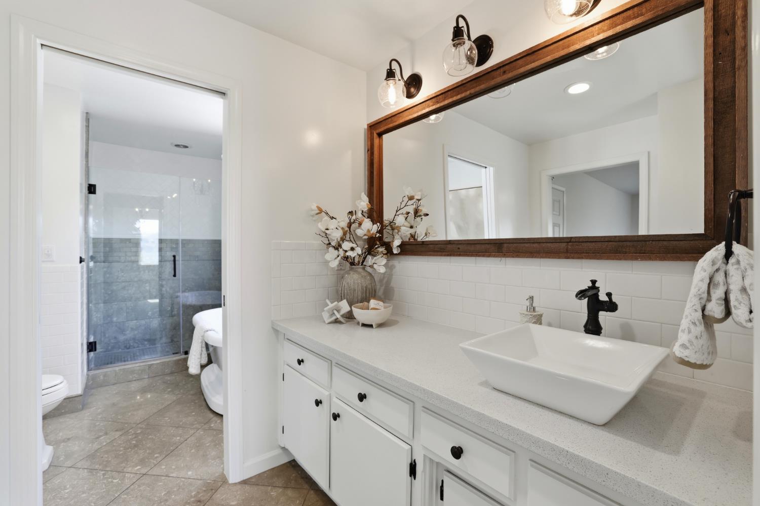 2873 King Edward Drive