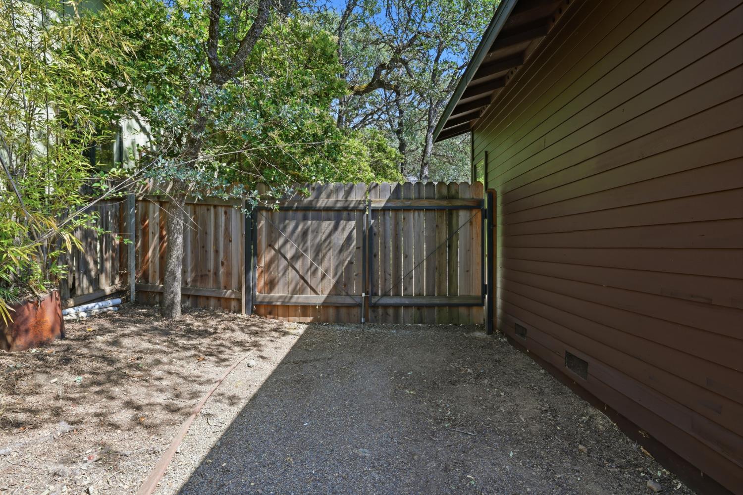 2873 King Edward Drive
