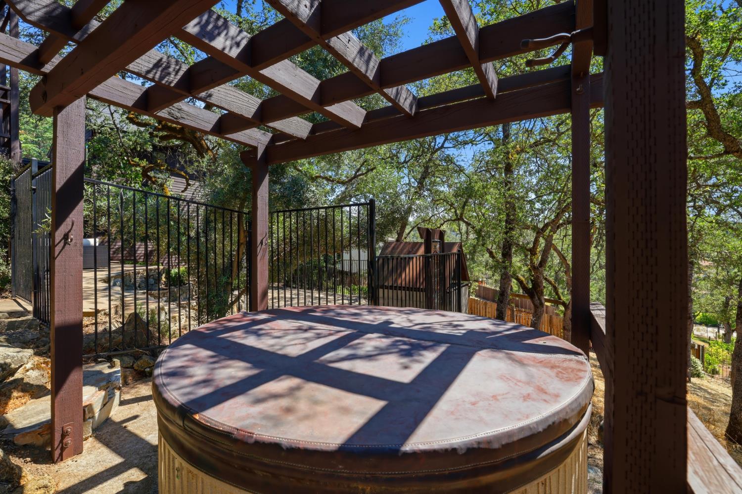 2873 King Edward Drive