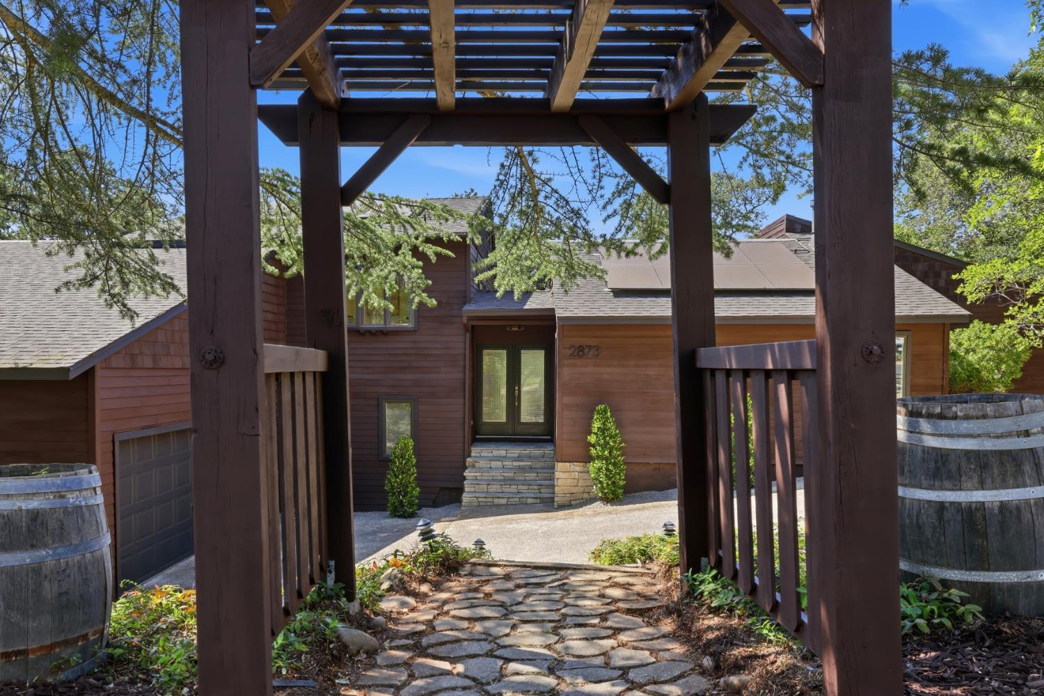 2873 King Edward Drive