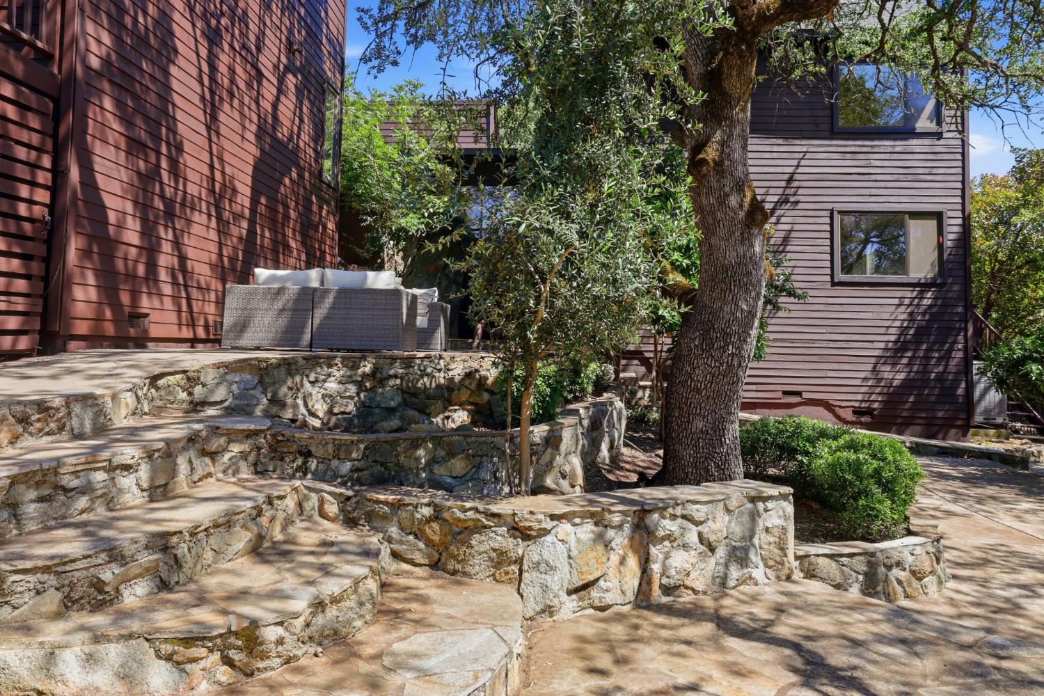 2873 King Edward Drive