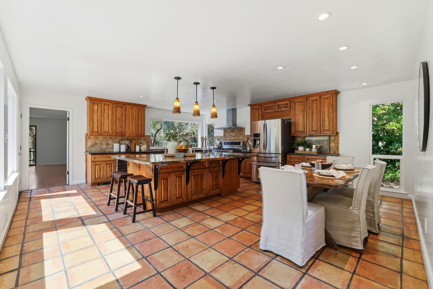 2873 King Edward Drive