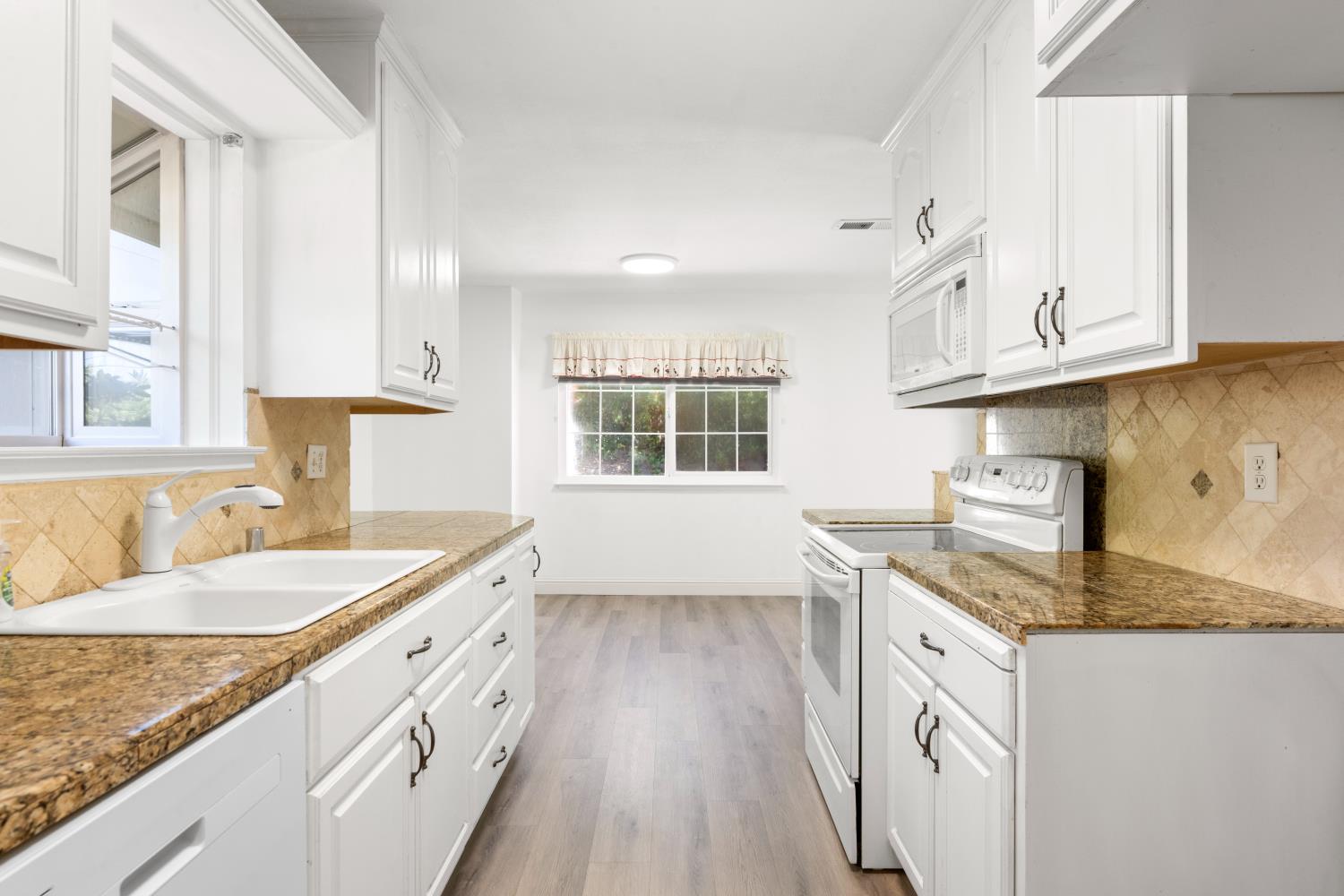 13806 Torrey Pines Drive